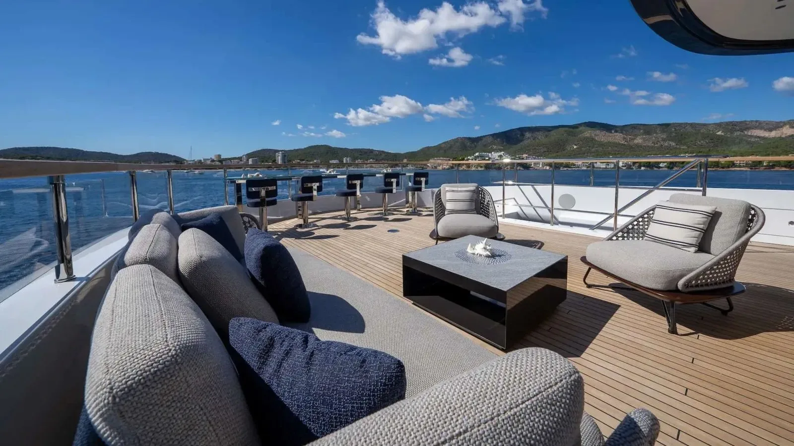 ALPHA WAVES - photo 17 yacht charter Mykonos