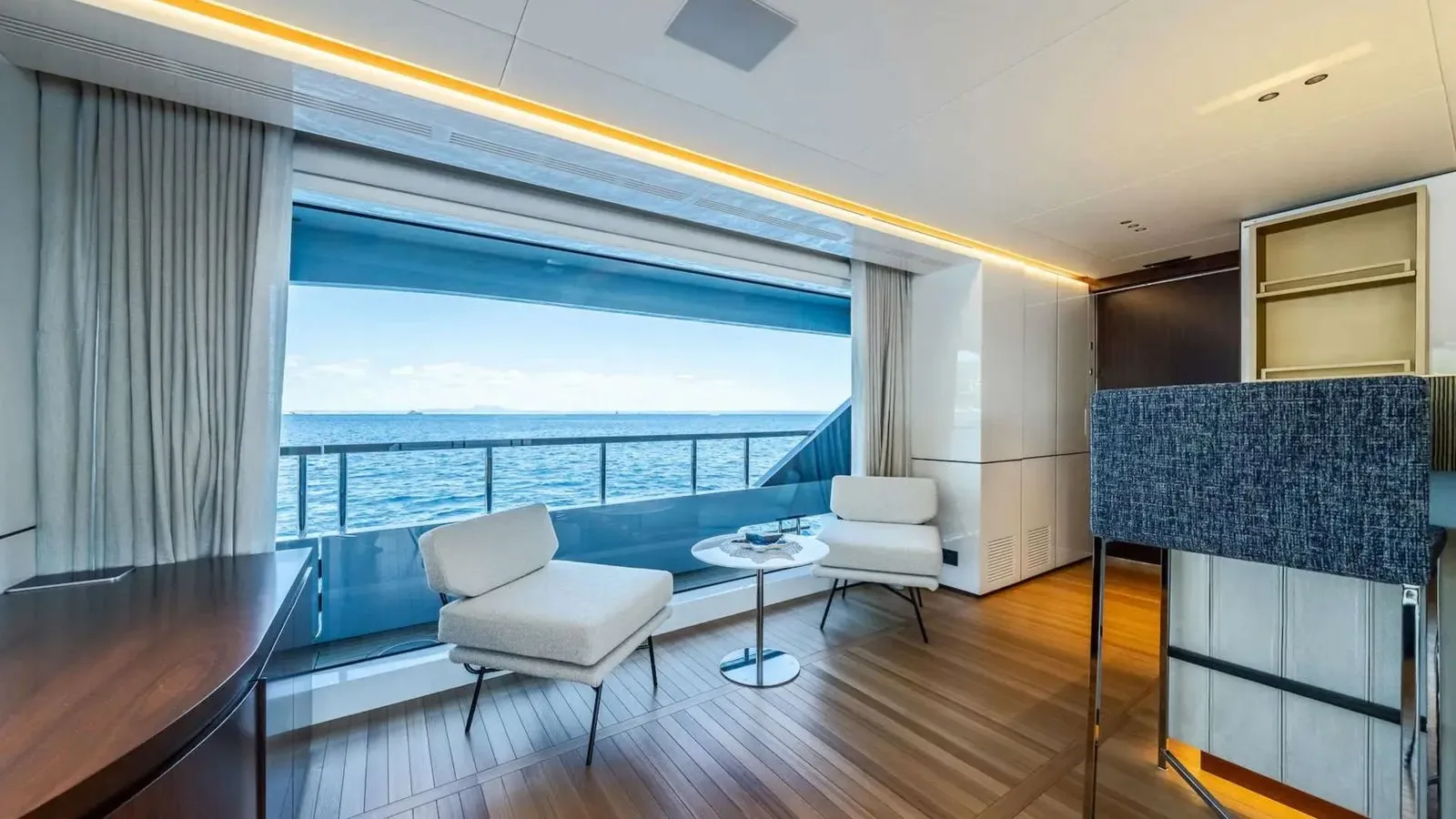 ALPHA WAVES - photo 29 yacht charter Mykonos