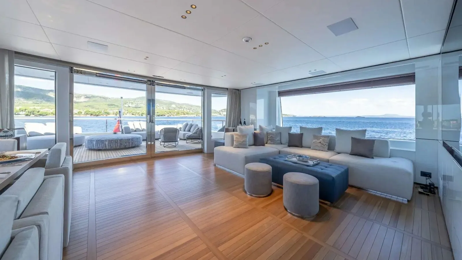 ALPHA WAVES - photo 31 yacht charter Mykonos