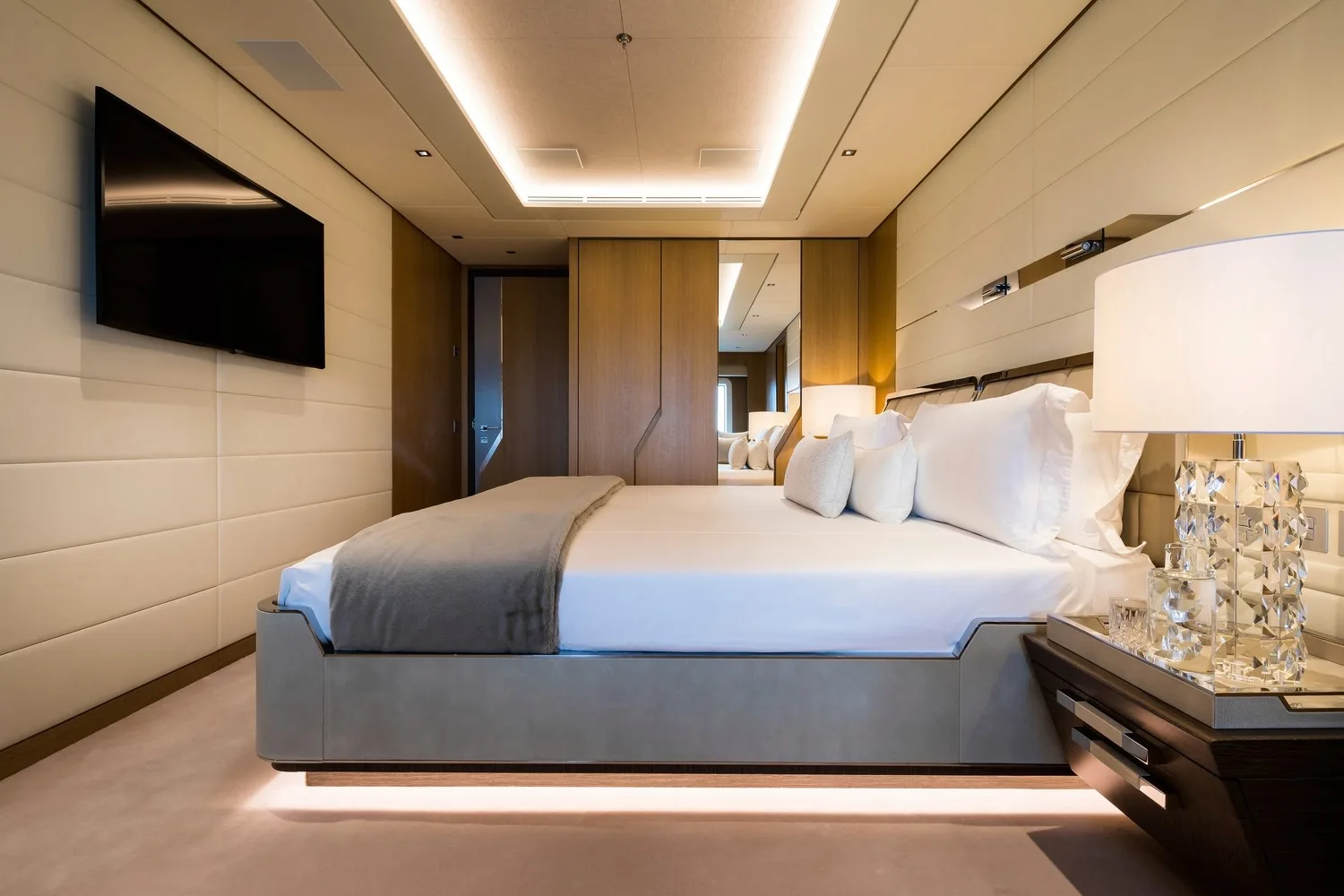 ARTISAN - photo 39 yacht charter Mykonos