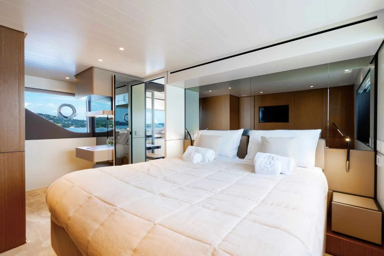 BLUEGAME BGX63 - photo 15 yacht charter Mykonos