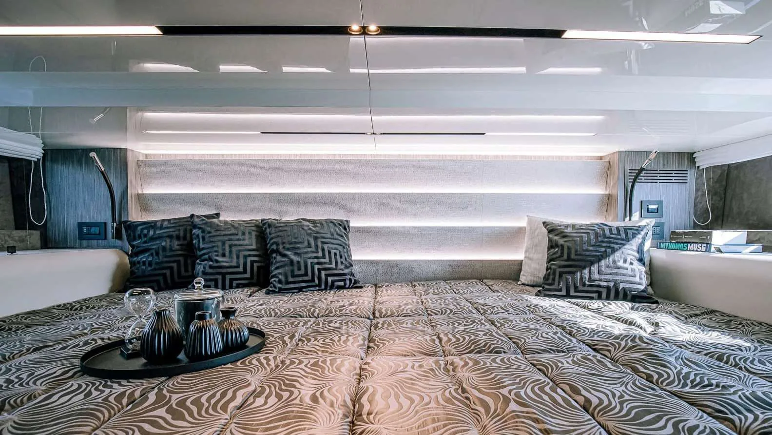 Cranchi A46 - photo 7 yacht charter Mykonos