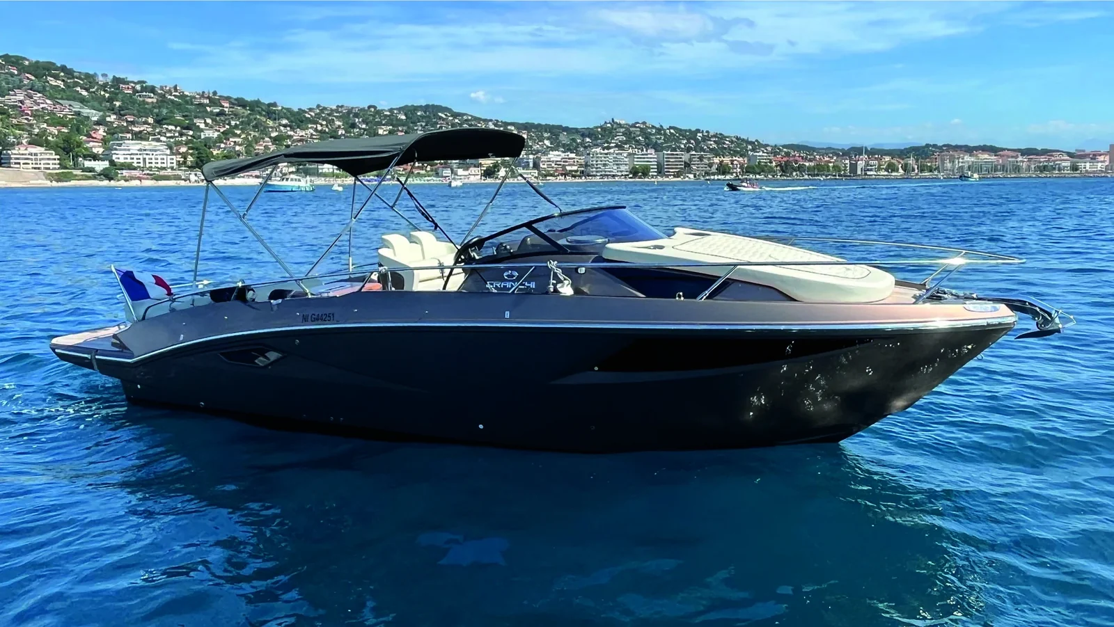 Cranchi E30 Endurance - photo 2 yacht charter Mykonos