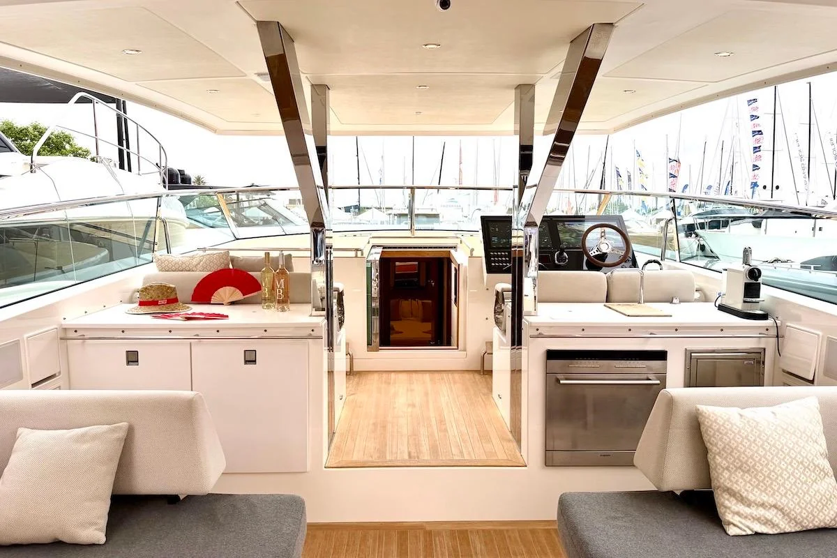 Delta 60 Open - photo 3 yacht charter Mykonos