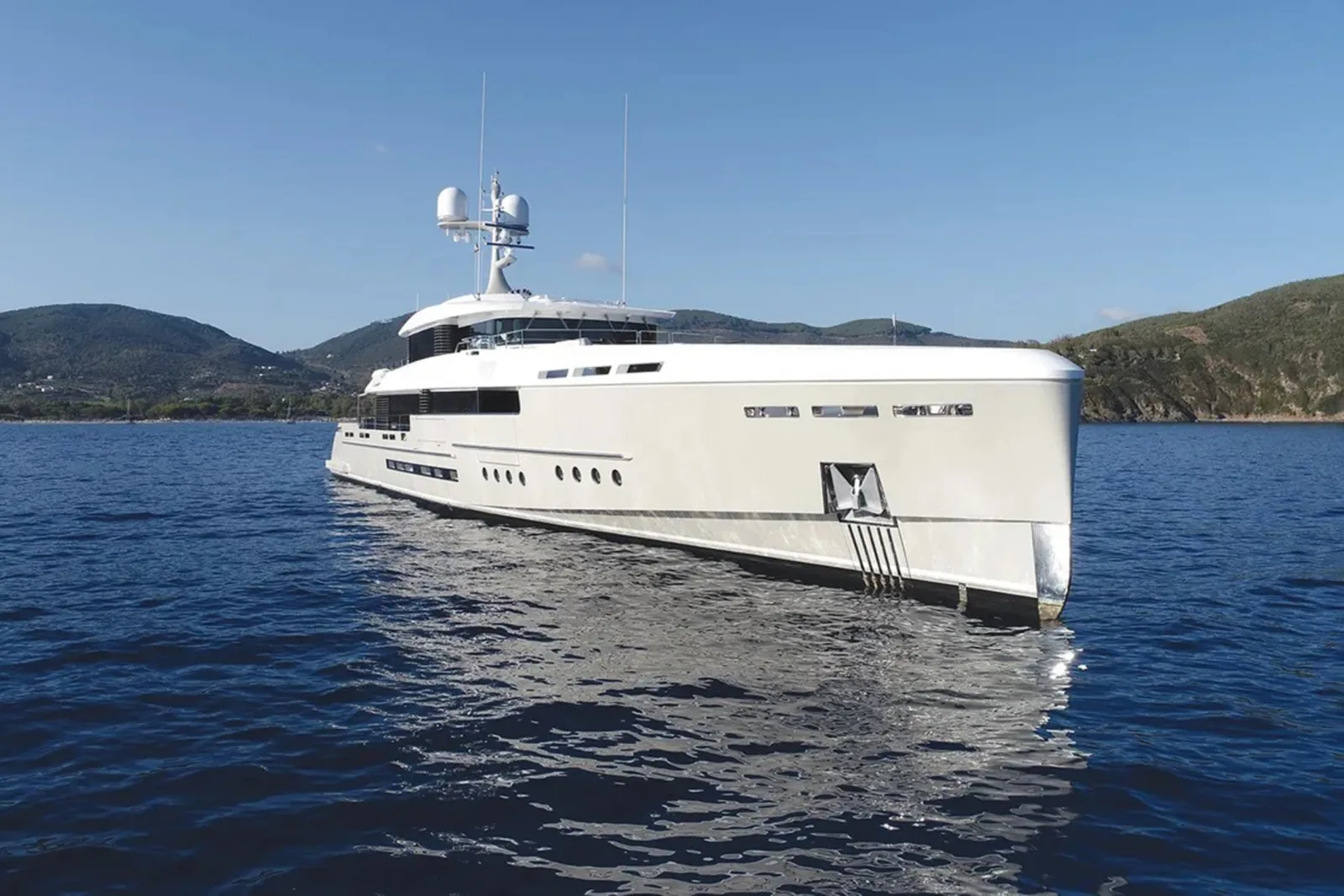 ENDEAVOUR 2 - photo 2 yacht charter Mykonos