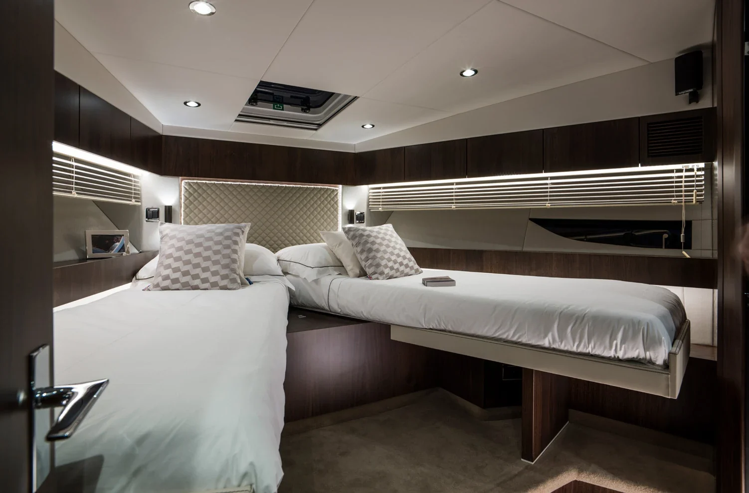 Fairline Targa 48 - photo 9 yacht charter Mykonos
