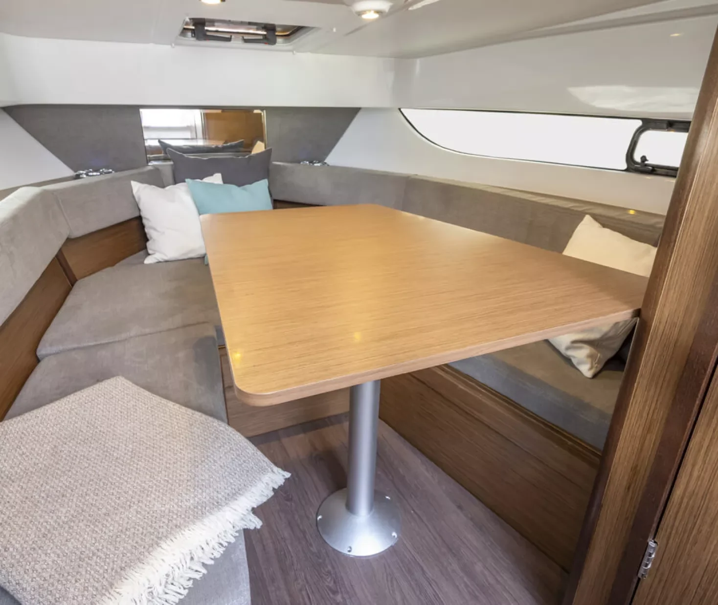 Beneteau Flyer 9 Sundeck - photo 10 yacht charter Mykonos