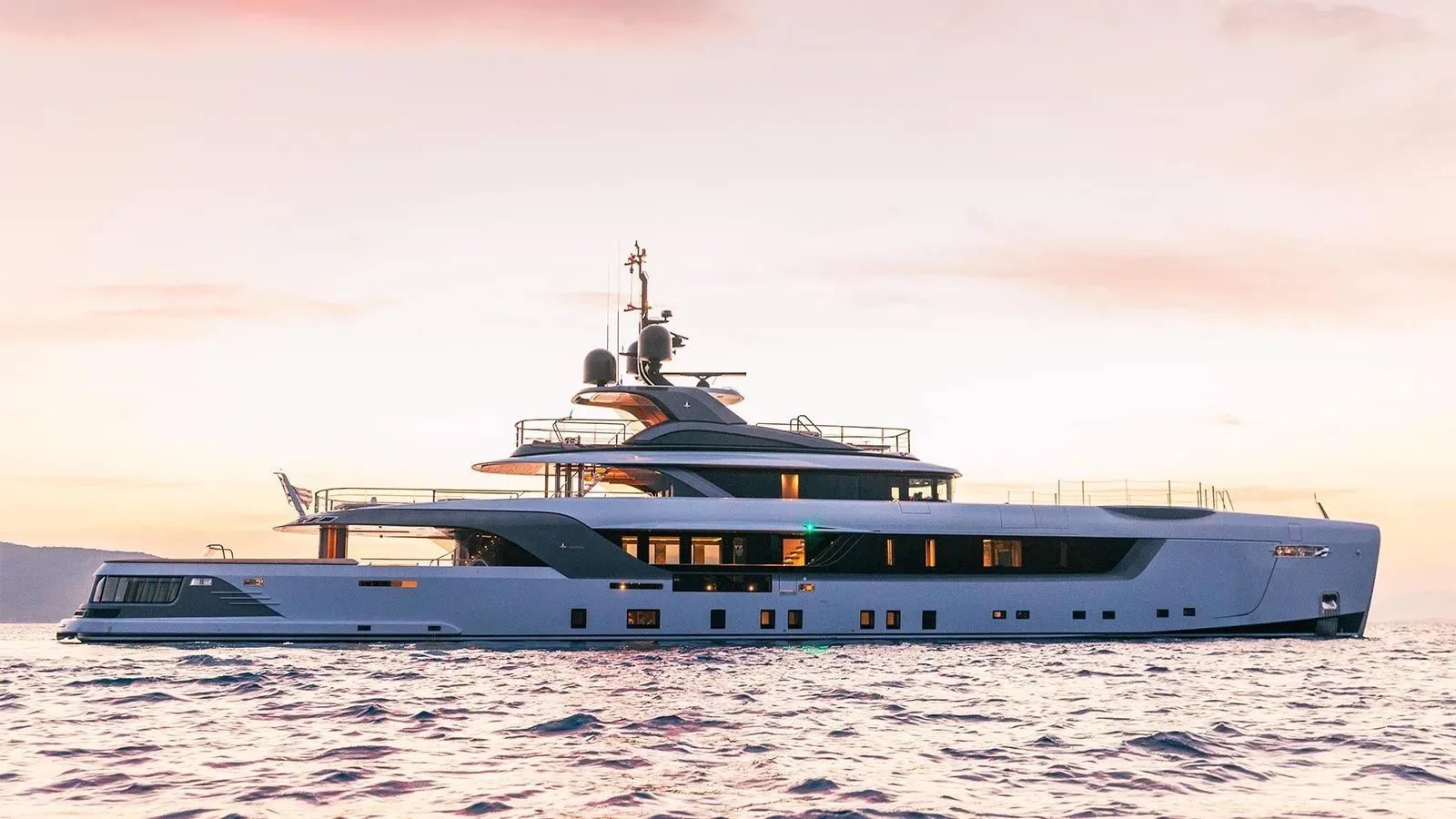 GECO - photo 3 yacht charter Mykonos