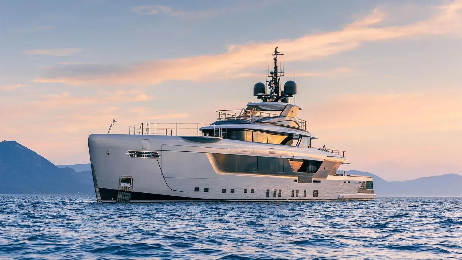 GECO - photo 5 yacht charter Mykonos
