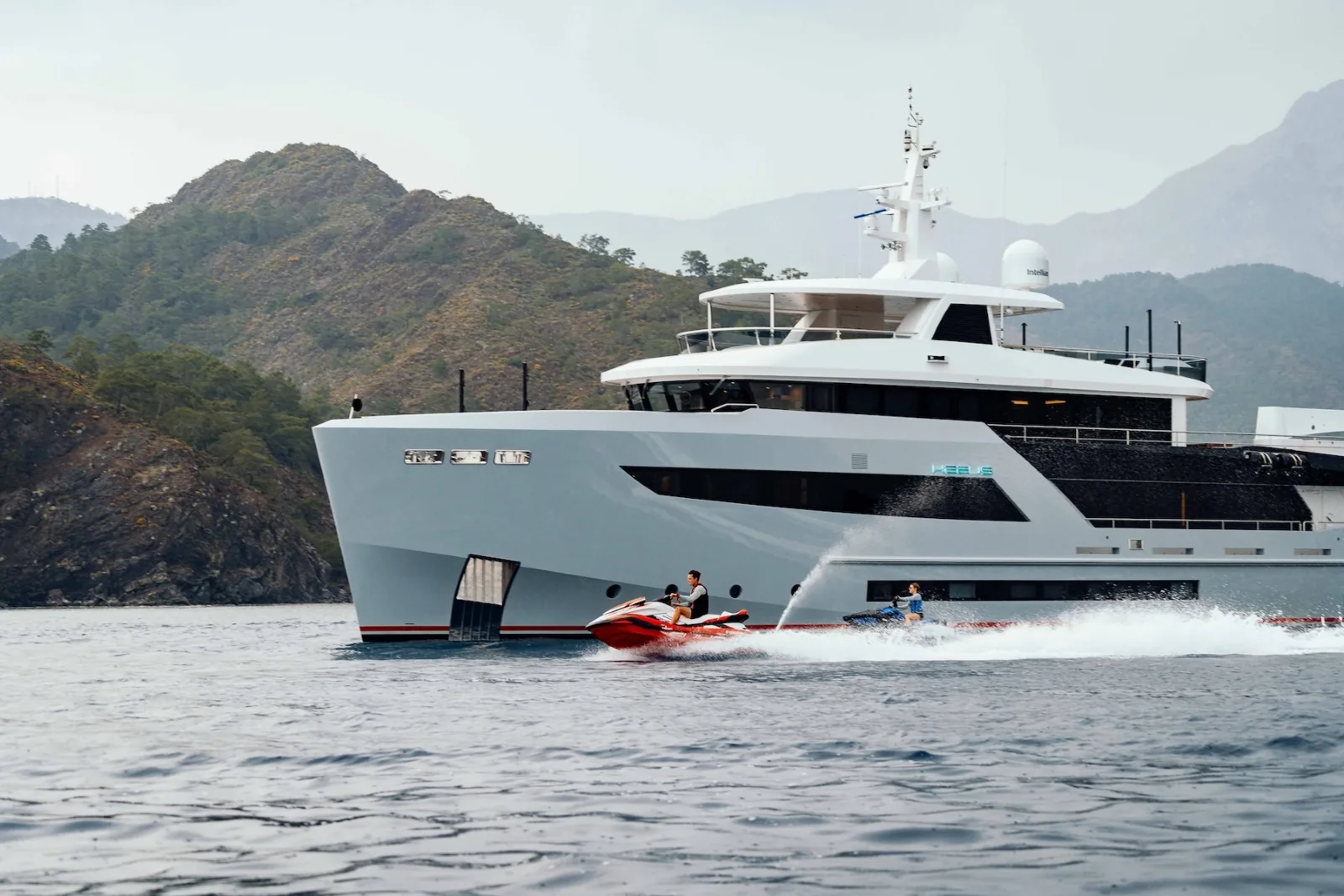 HEEUS - photo 6 yacht charter Mykonos