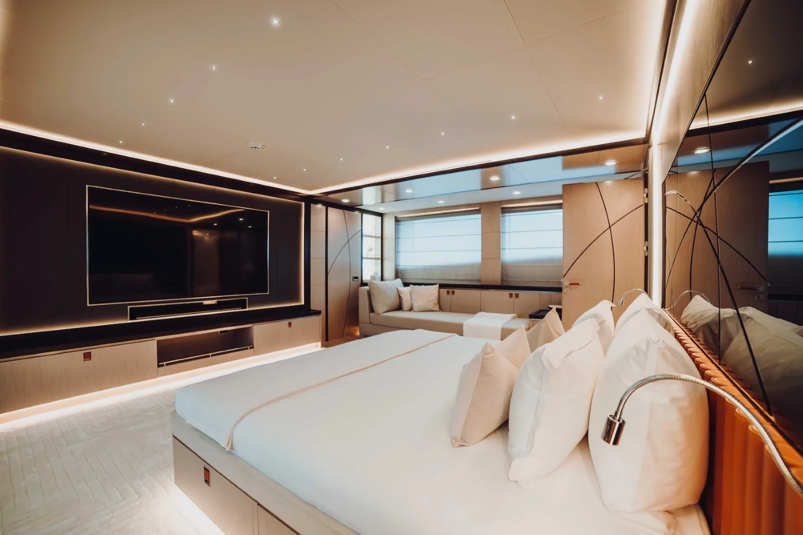 HEEUS - photo 29 yacht charter Mykonos