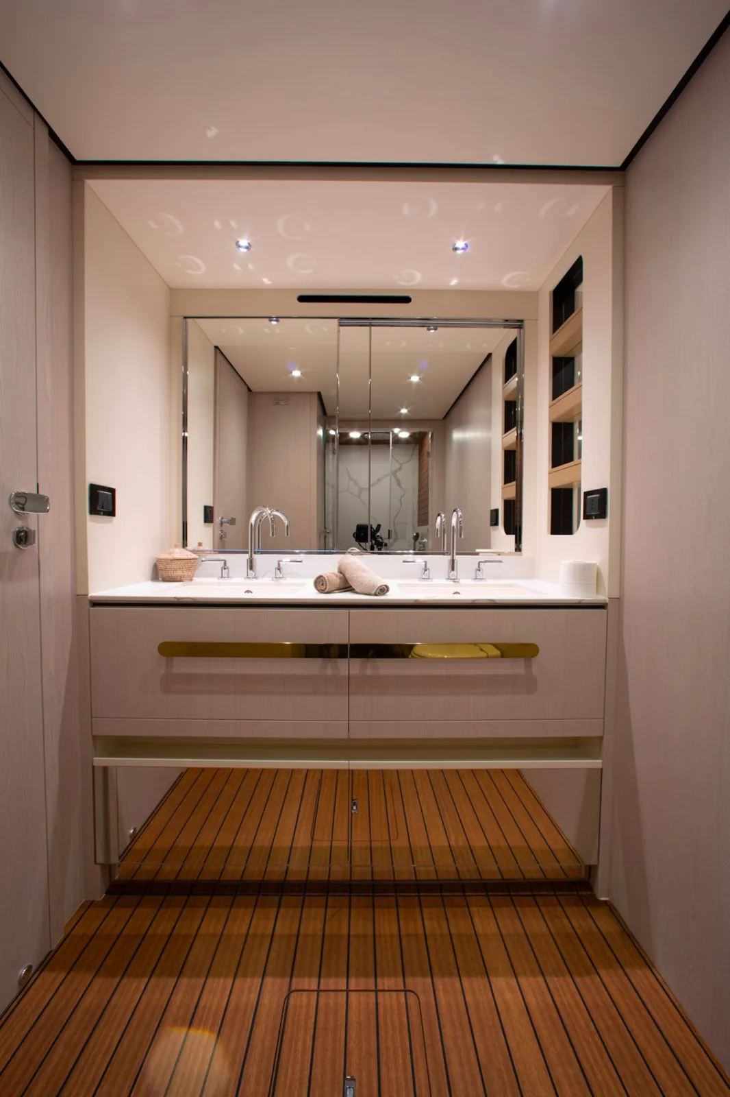 IMAGINE - photo 17 yacht charter Mykonos