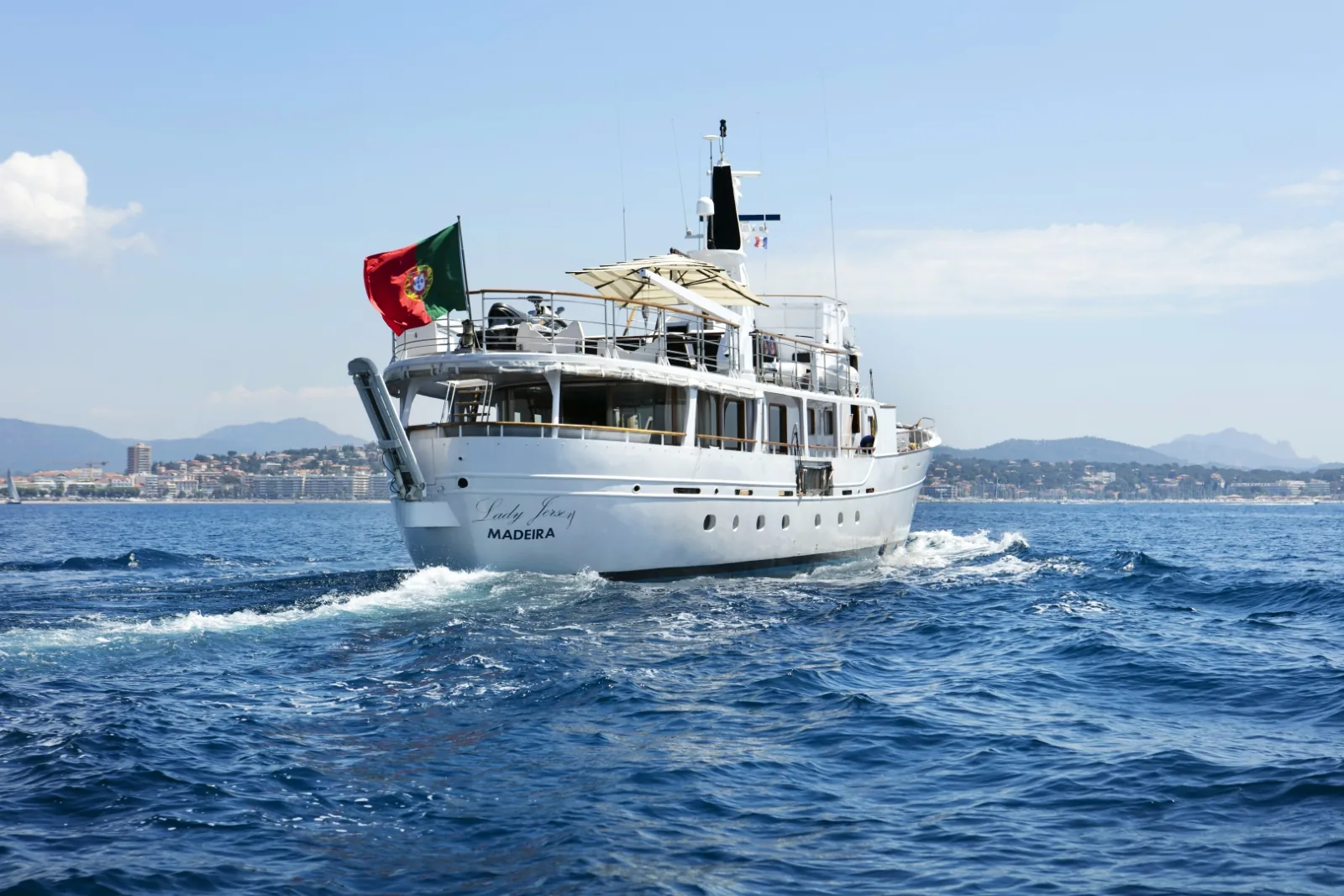 LADY JERSEY - photo 3 yacht charter Mykonos