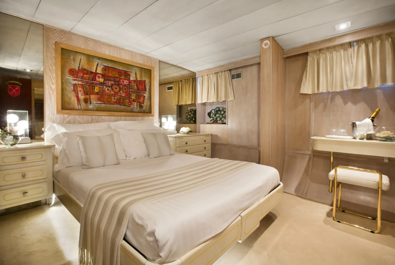 LADY JERSEY - photo 19 yacht charter Mykonos