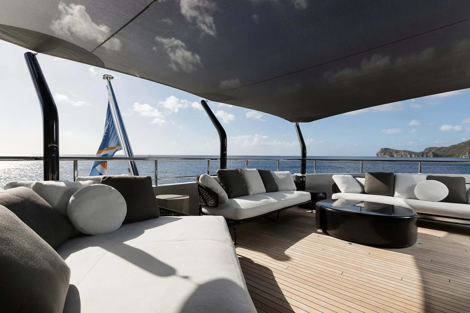 LAURENTIA - photo 15 yacht charter Mykonos