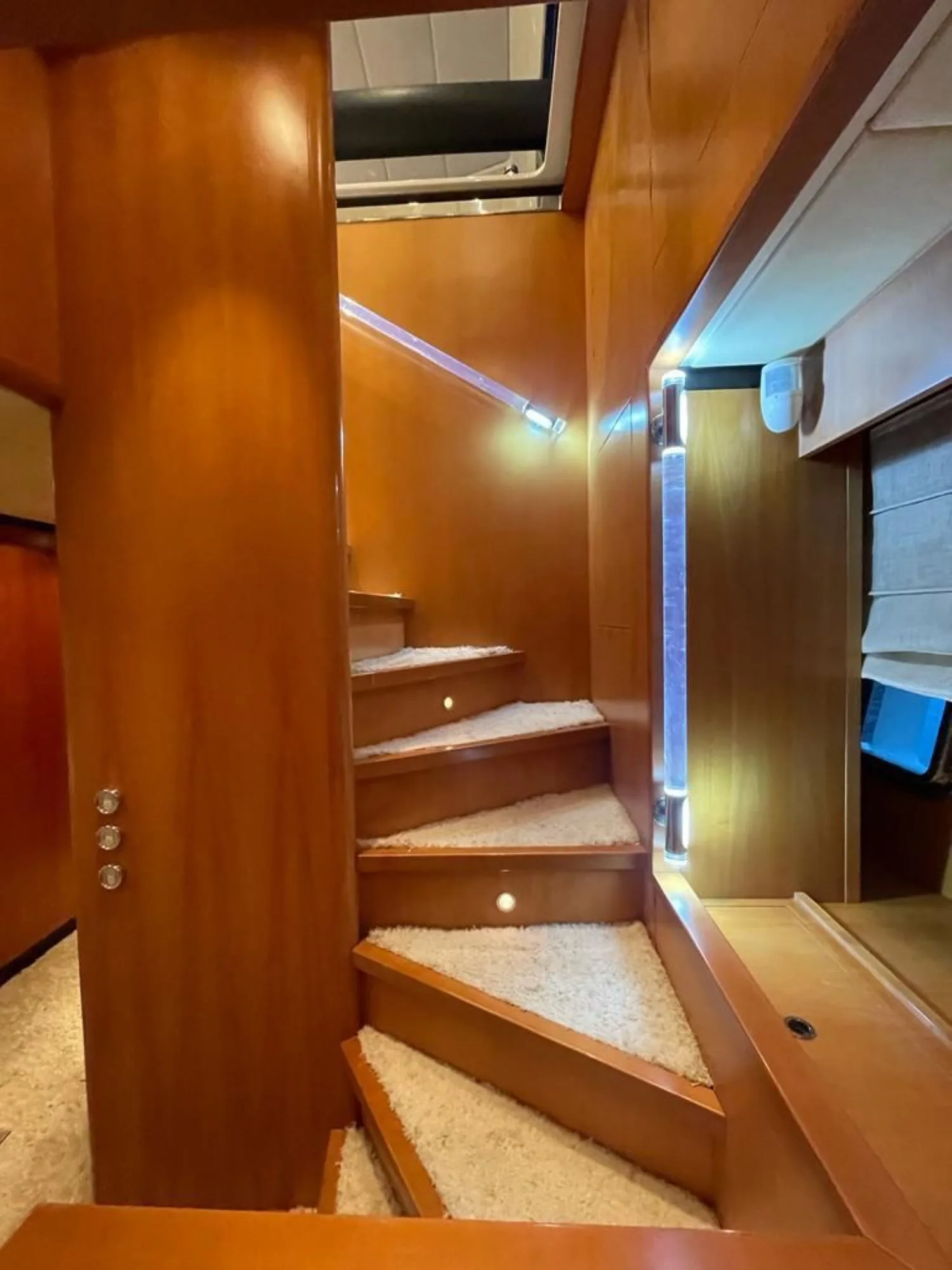 LEOPARD 24 - photo 13 yacht charter Mykonos
