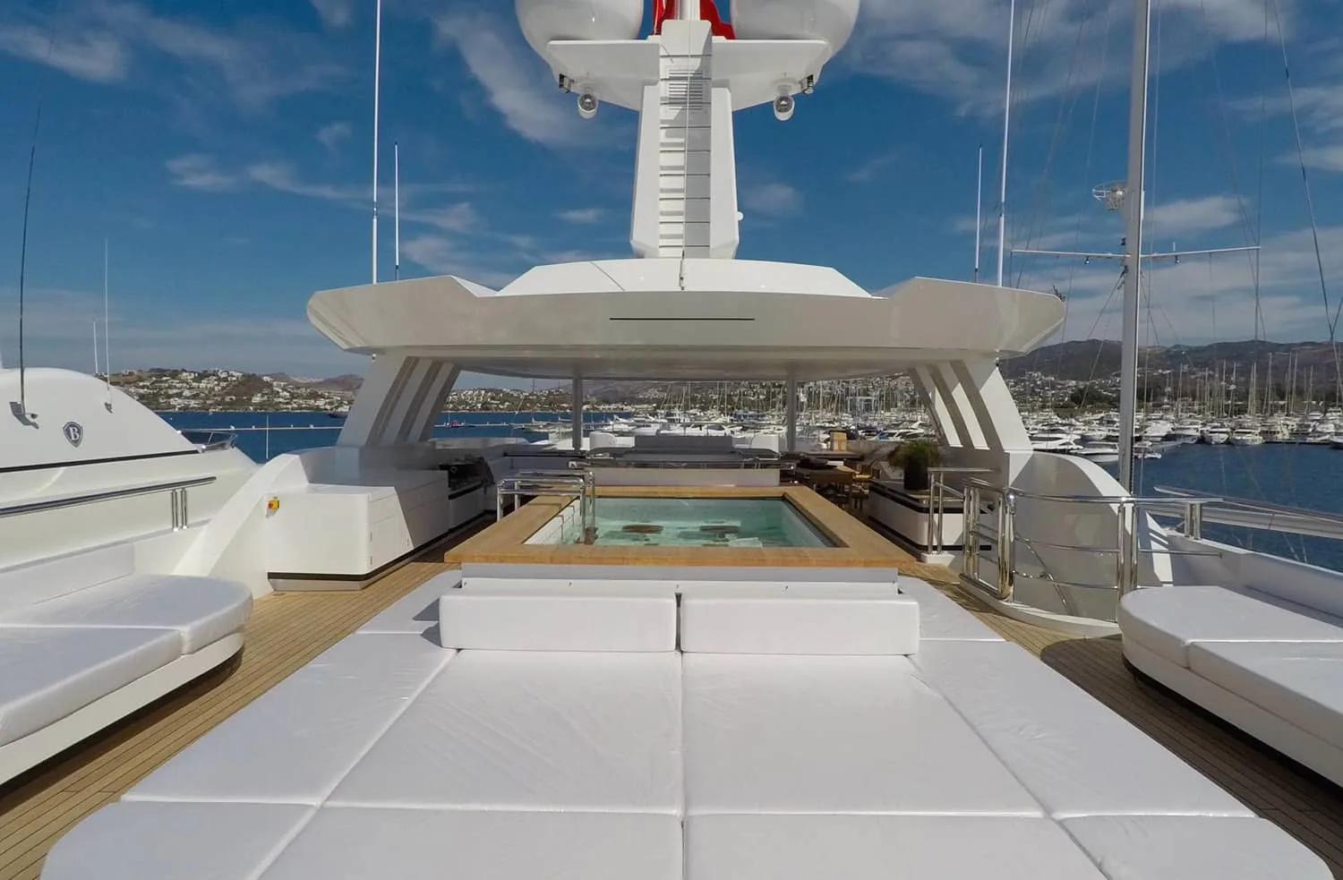 LIQUID SKY - photo 6 yacht charter Mykonos