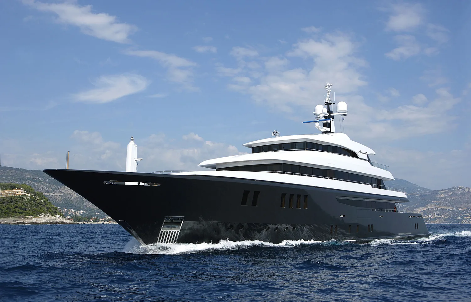 LOON - photo 5 yacht charter Mykonos
