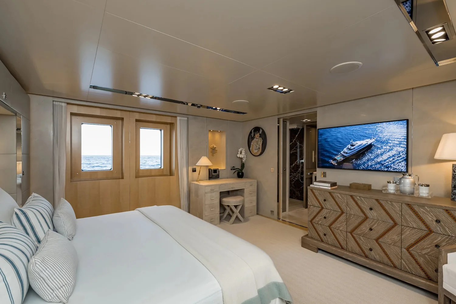 LOON - photo 19 yacht charter Mykonos