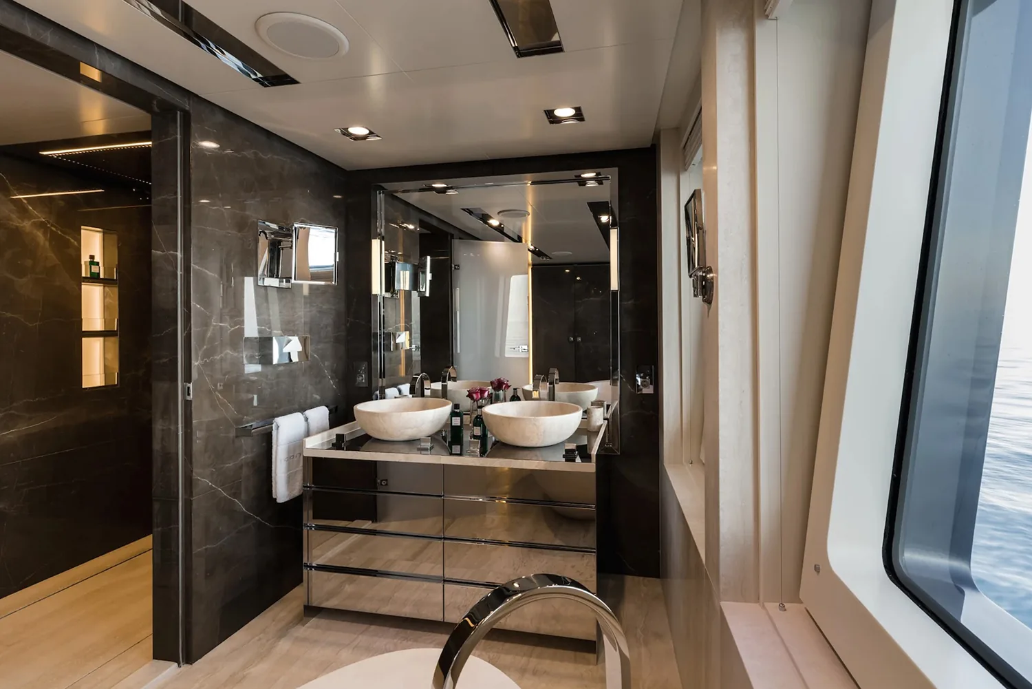 LOON - photo 30 yacht charter Mykonos