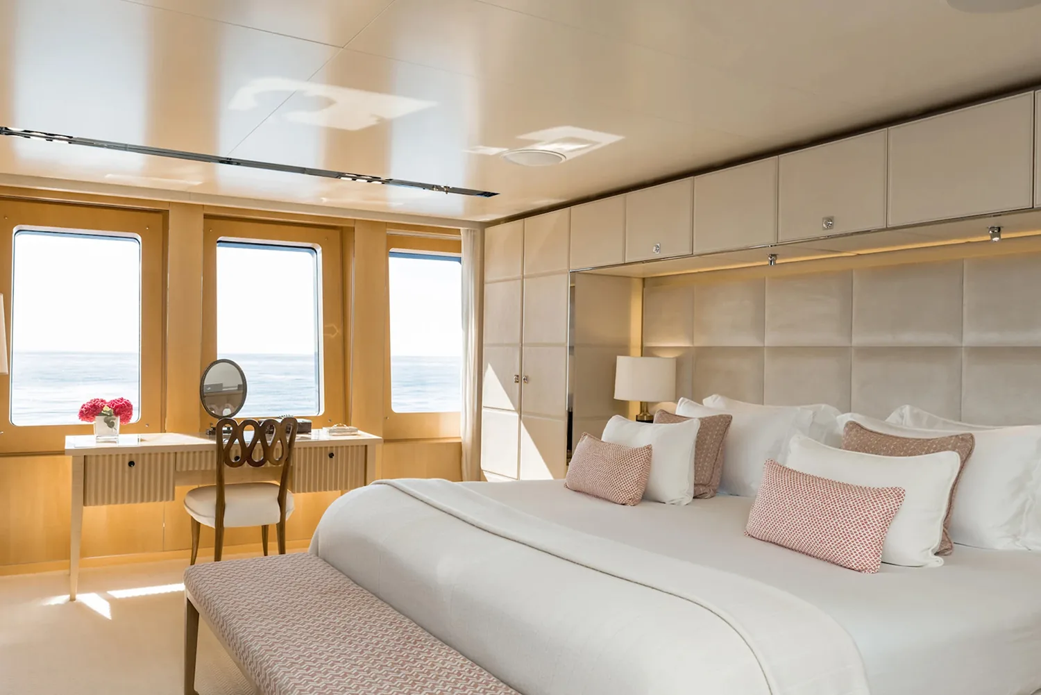 LOON - photo 32 yacht charter Mykonos