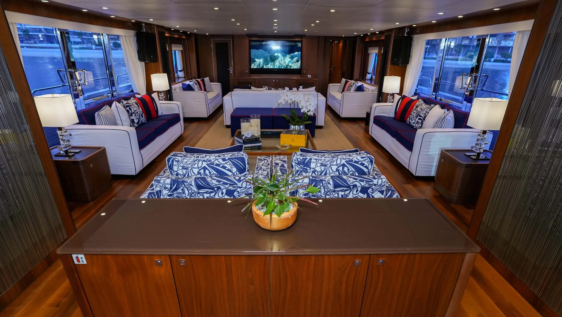 Lucien - photo 9 yacht charter Mykonos