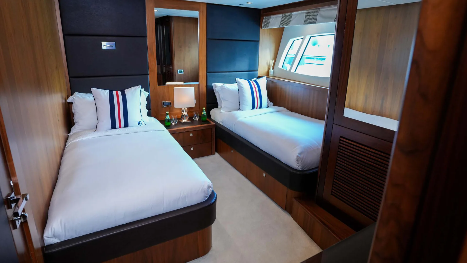 Lucien - photo 29 yacht charter Mykonos