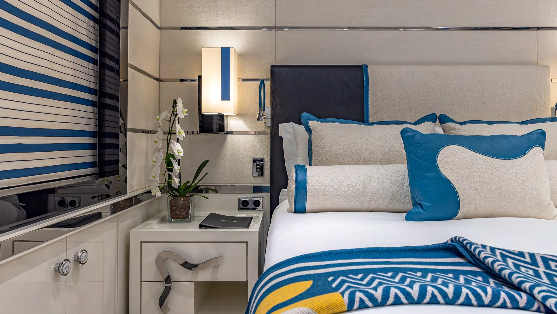 OKTO - photo 15 yacht charter Mykonos