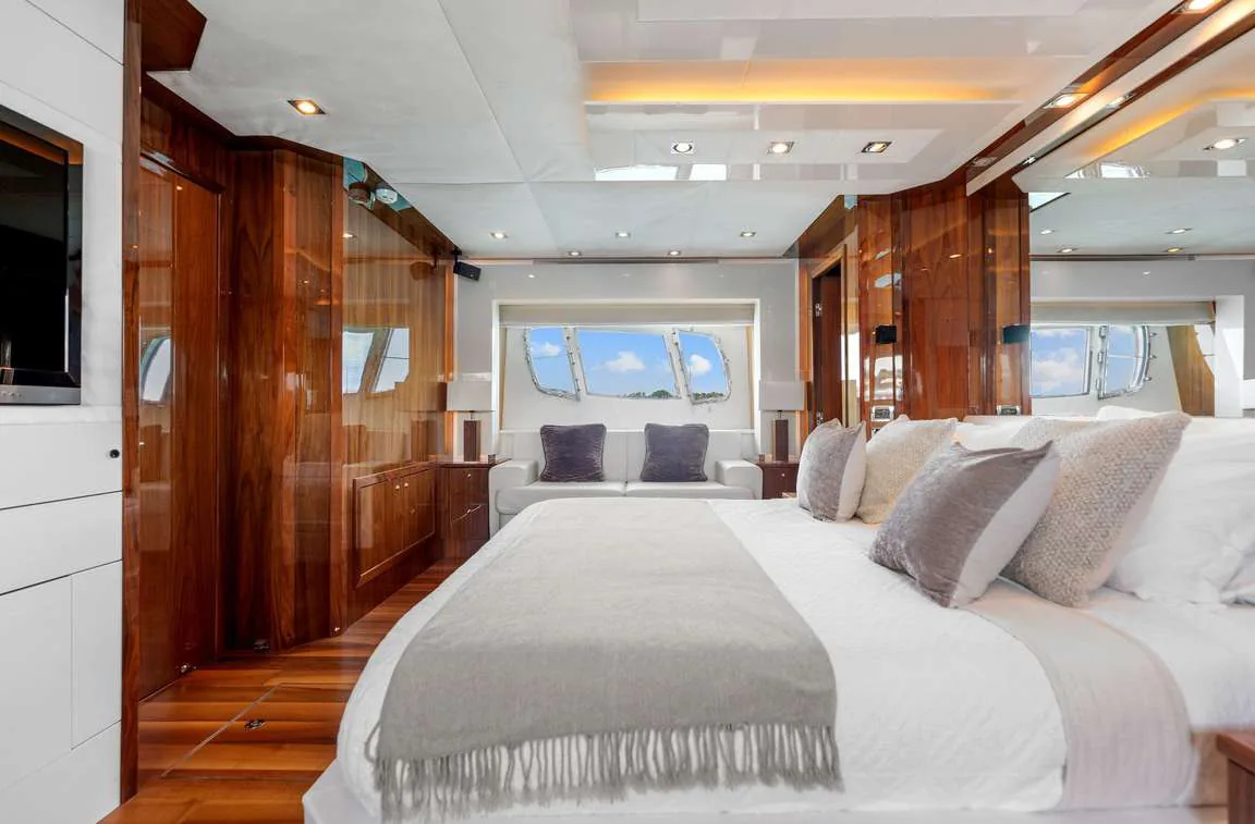 Palumba - photo 23 yacht charter Mykonos