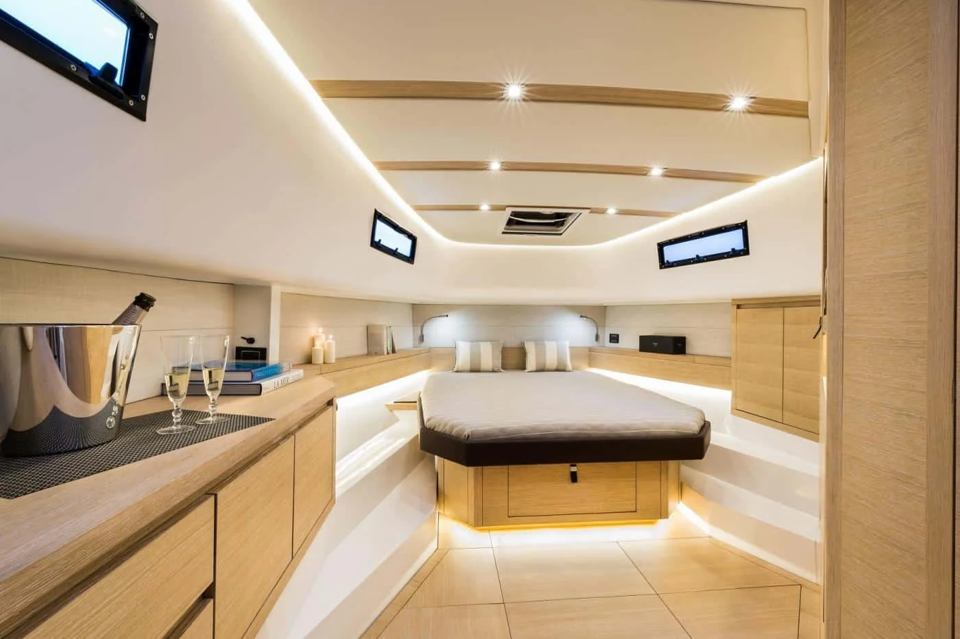Pardo 43 - photo 13 yacht charter Mykonos