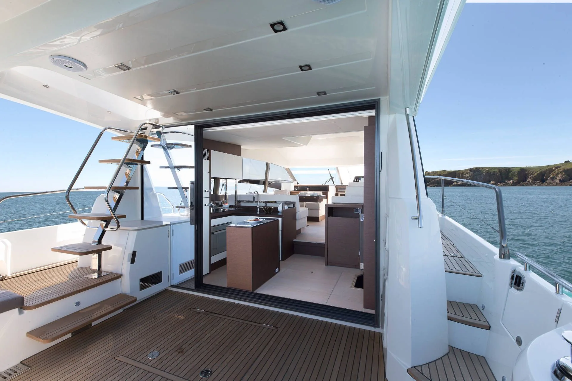 Prestige 520 Fly - photo 4 yacht charter Mykonos