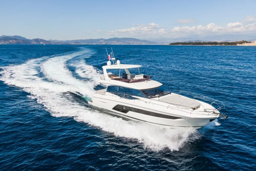 Prestige 590 - photo 1 yacht charter Mykonos