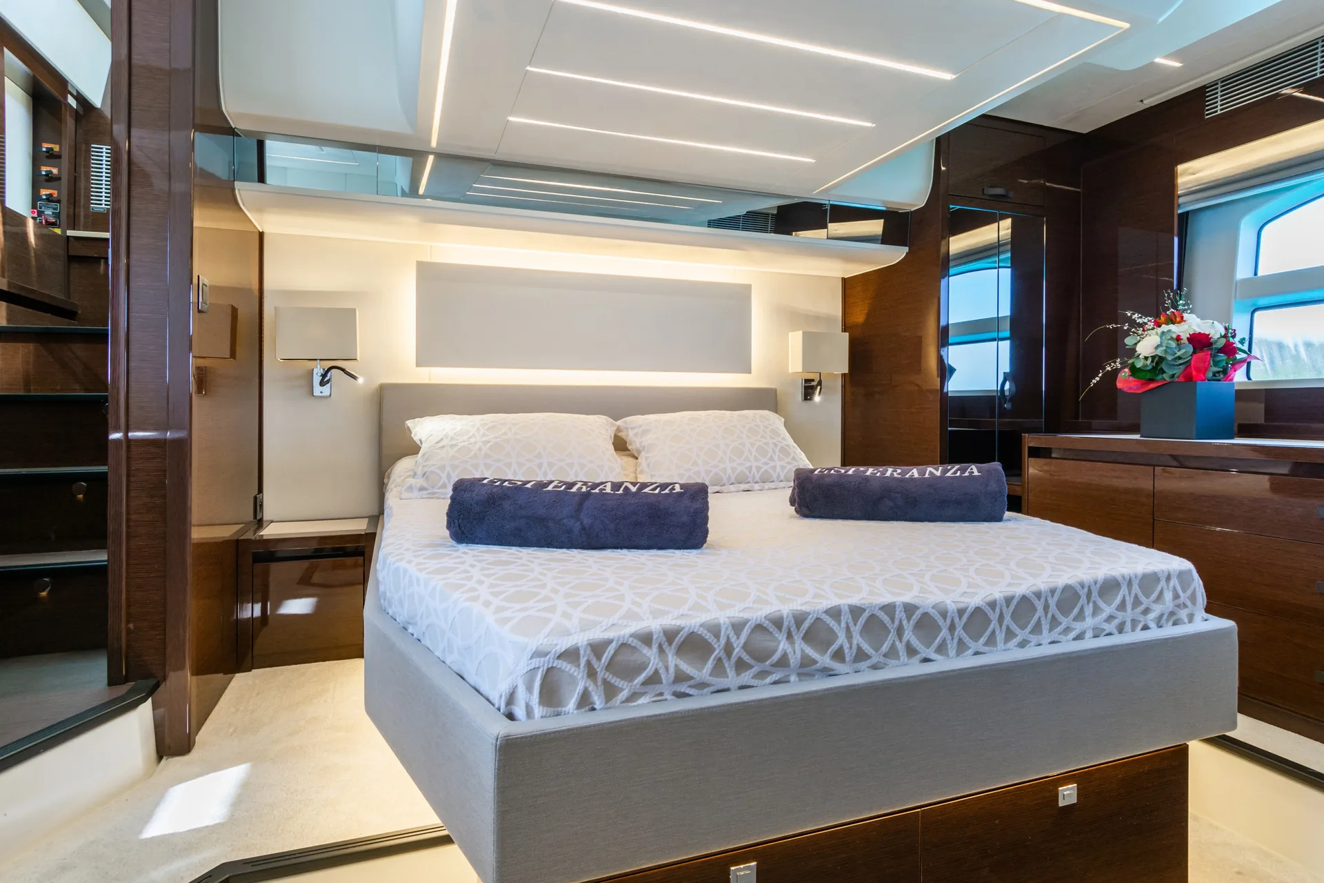 Prestige 590 - photo 8 yacht charter Mykonos