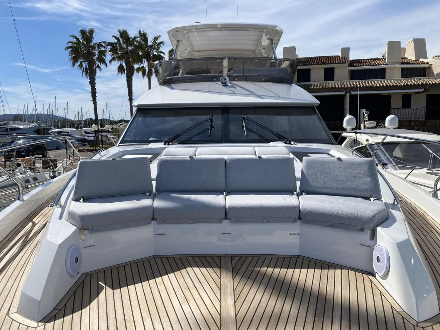 Prestige 630 Fly - photo 3 yacht charter Mykonos