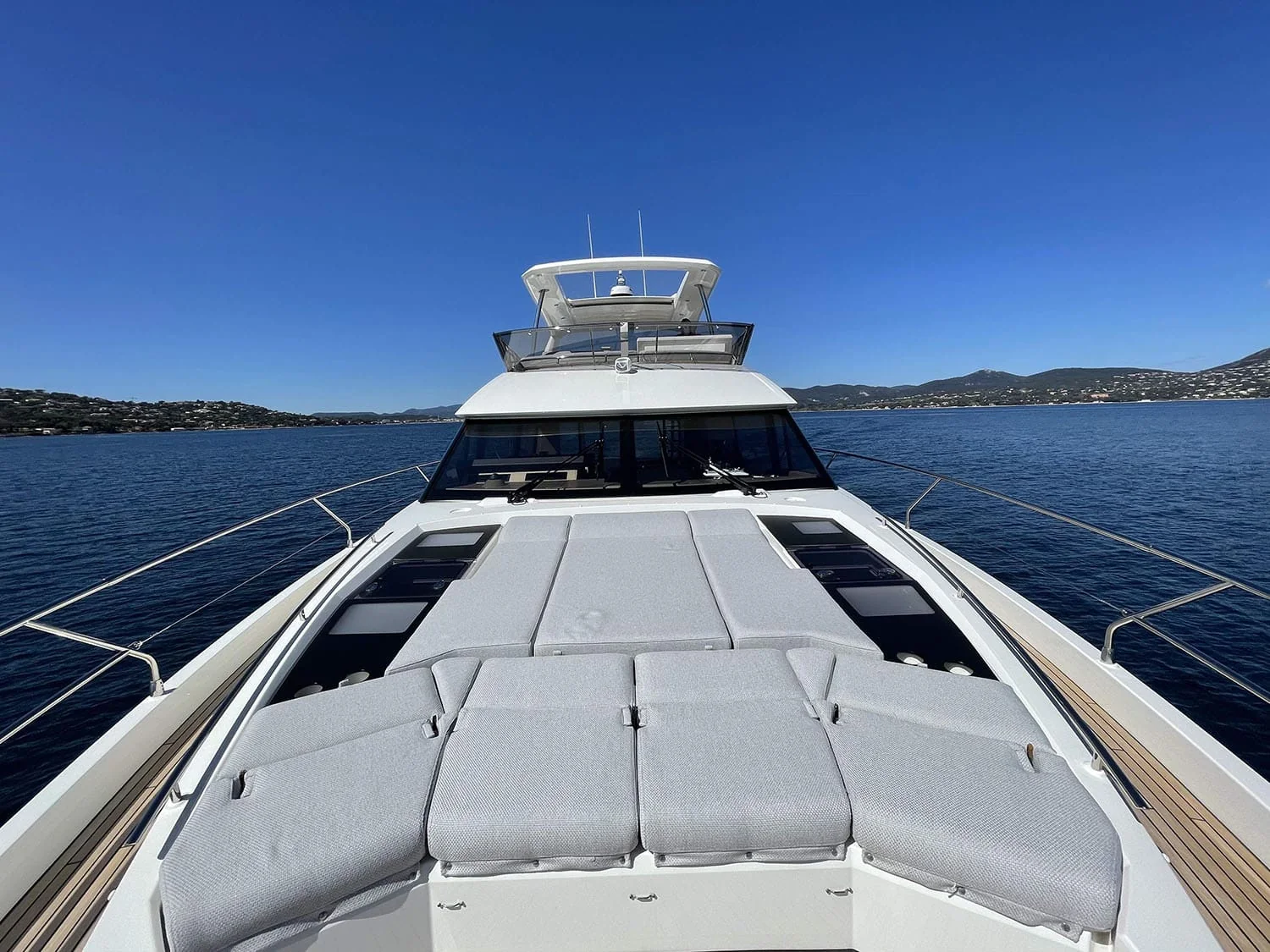 Prestige 630 Fly - photo 4 yacht charter Mykonos