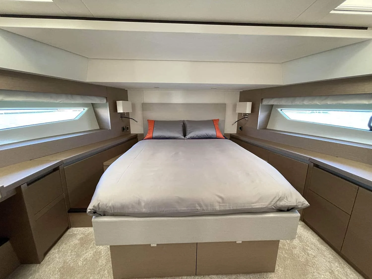 Prestige 630 Fly - photo 10 yacht charter Mykonos