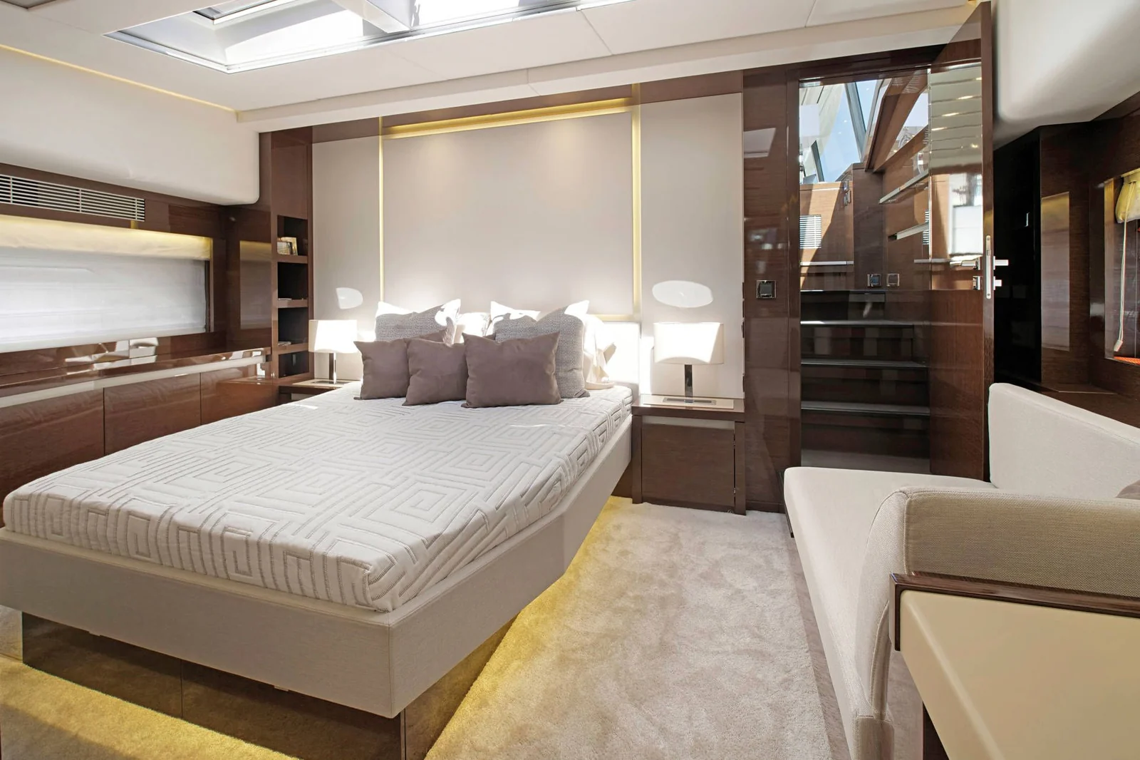 Prestige 680 - photo 16 yacht charter Mykonos