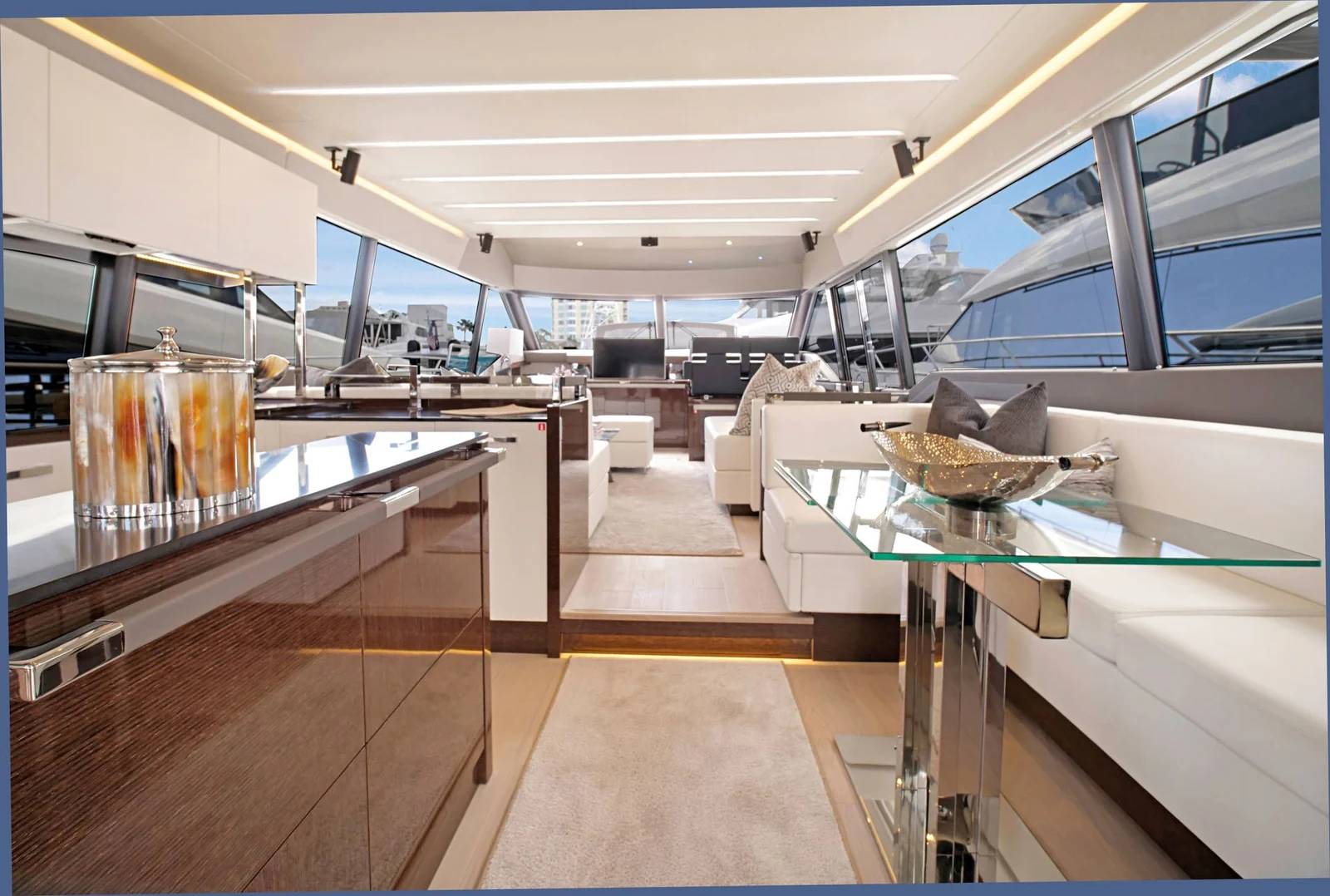 Prestige 680 - photo 17 yacht charter Mykonos