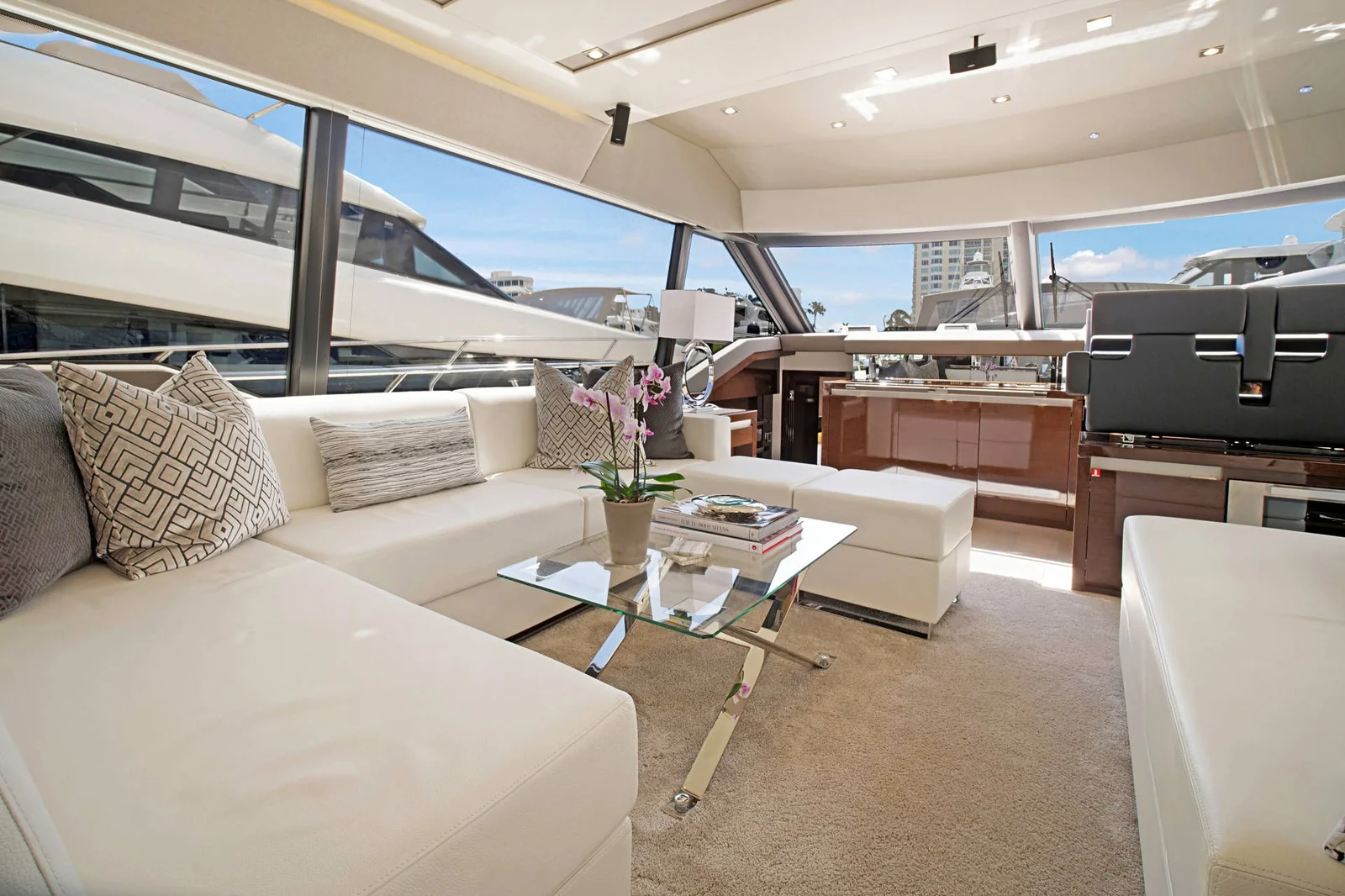 Prestige 680 - photo 18 yacht charter Mykonos