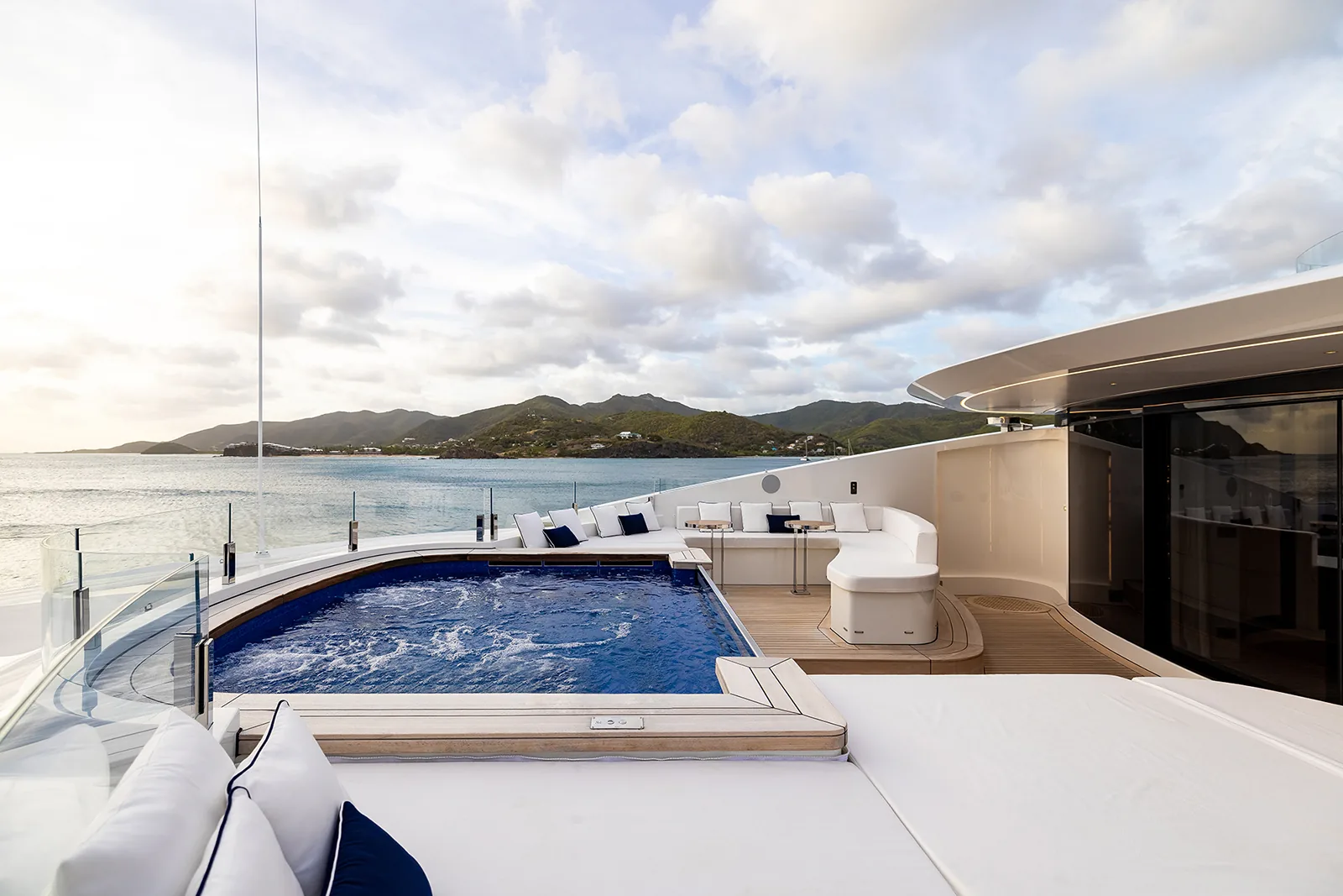 RESILIENCE - photo 6 yacht charter Mykonos