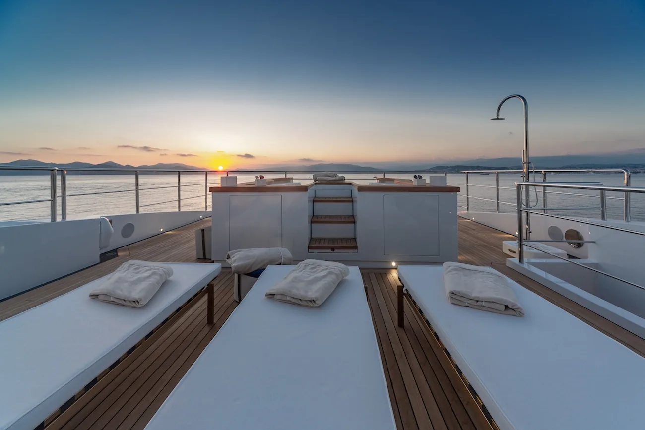 SILVER FOX - photo 13 yacht charter Mykonos
