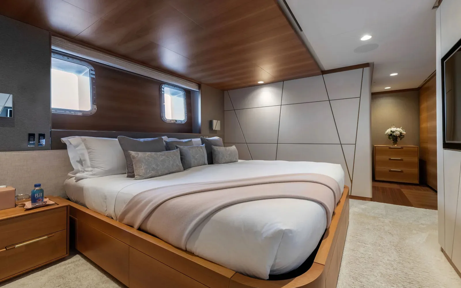 SILVER FOX - photo 22 yacht charter Mykonos