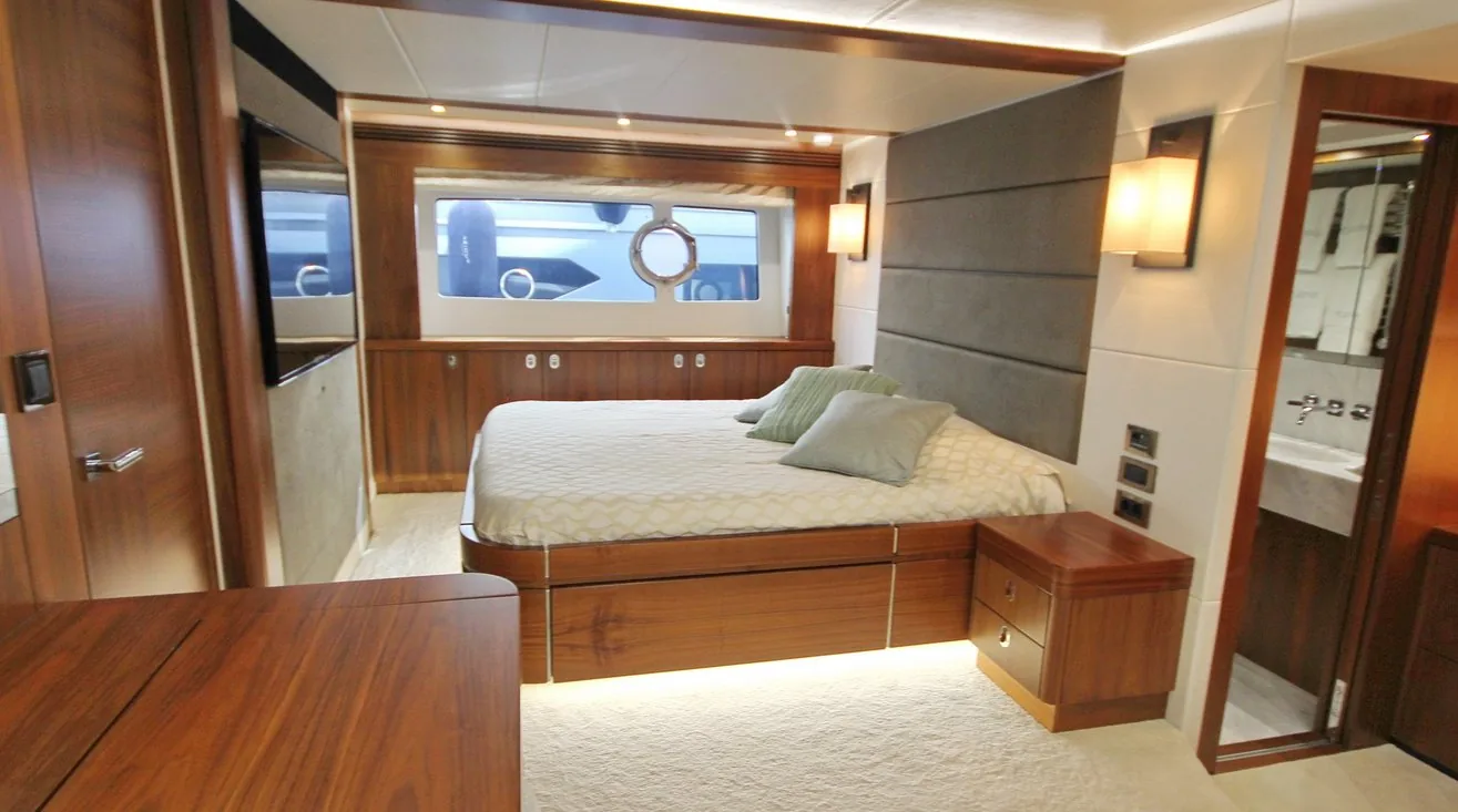 SUNSEEKER 75 - photo 10 yacht charter Mykonos