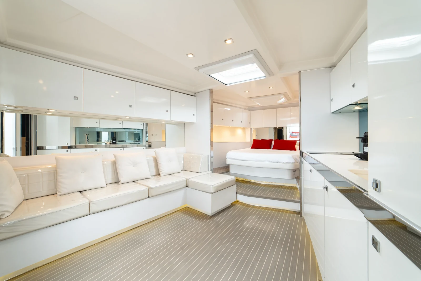 VanDutch 55 - photo 12 yacht charter Mykonos