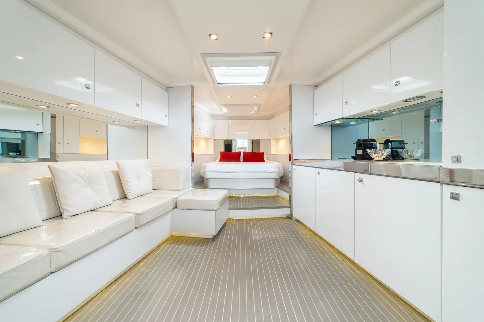 VanDutch 55 - photo 13 yacht charter Mykonos