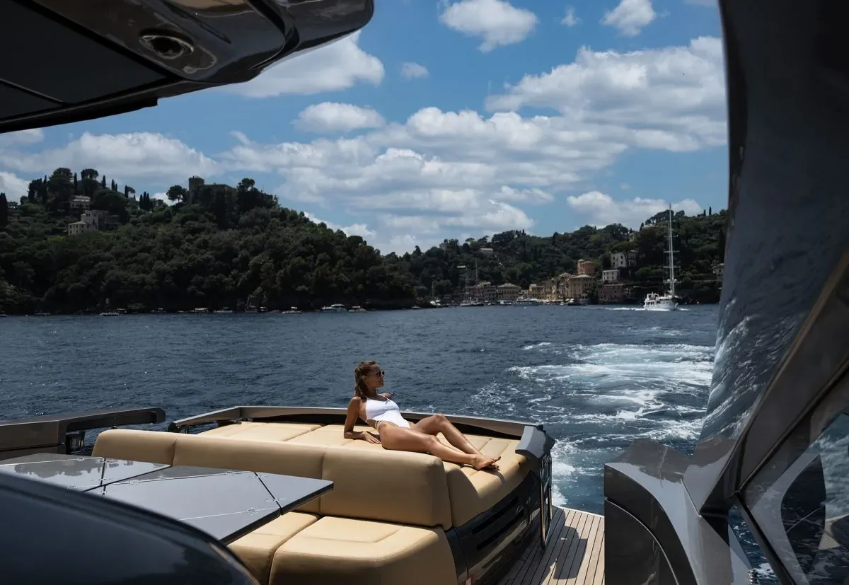 VELES - photo 6 yacht charter Mykonos
