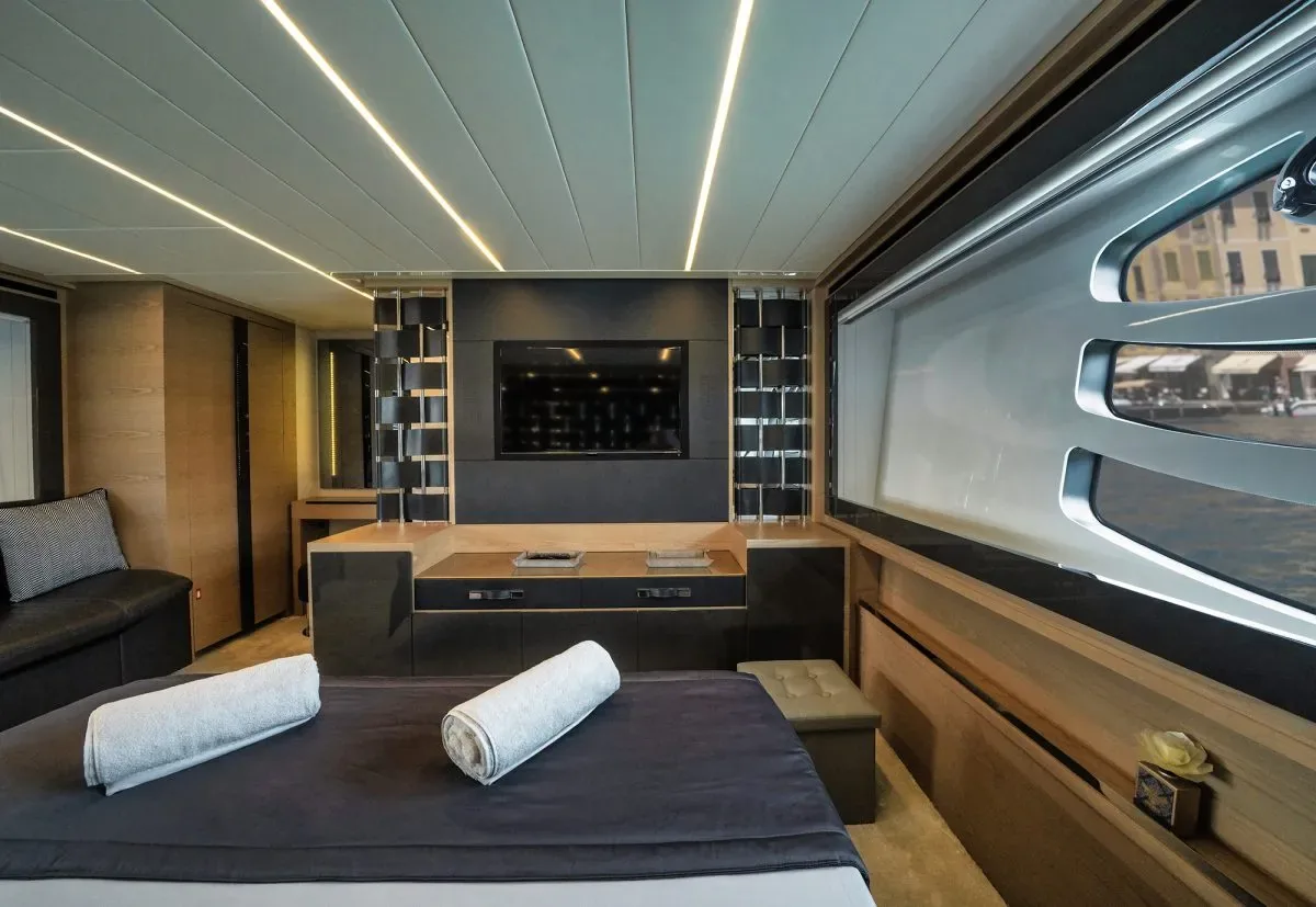 VELES - photo 15 yacht charter Mykonos