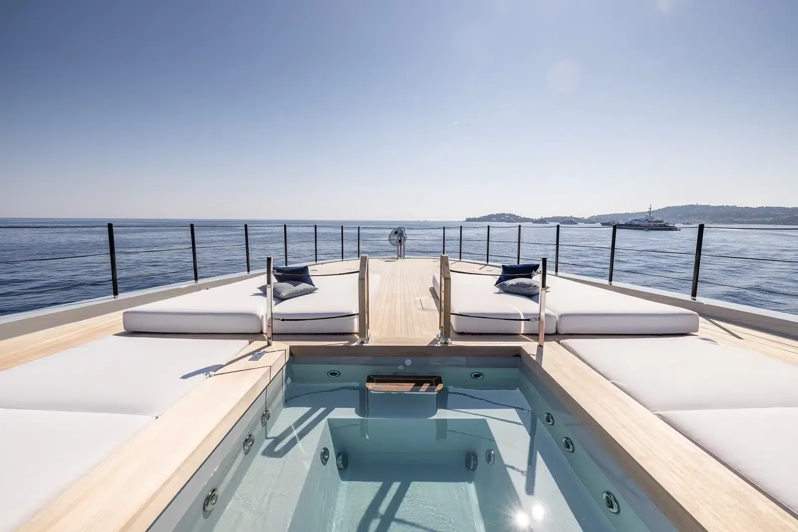 VIRTUOSITY - photo 7 yacht charter Mykonos