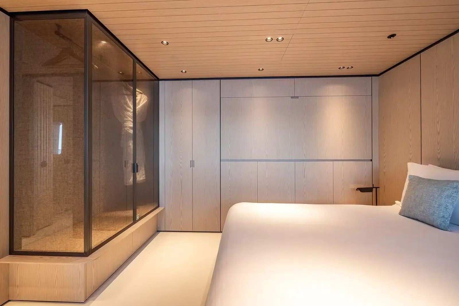 VIRTUOSITY - photo 42 yacht charter Mykonos